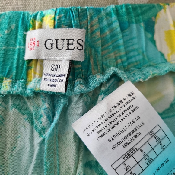 Guess Vacation Wear - Picture 5 of 5